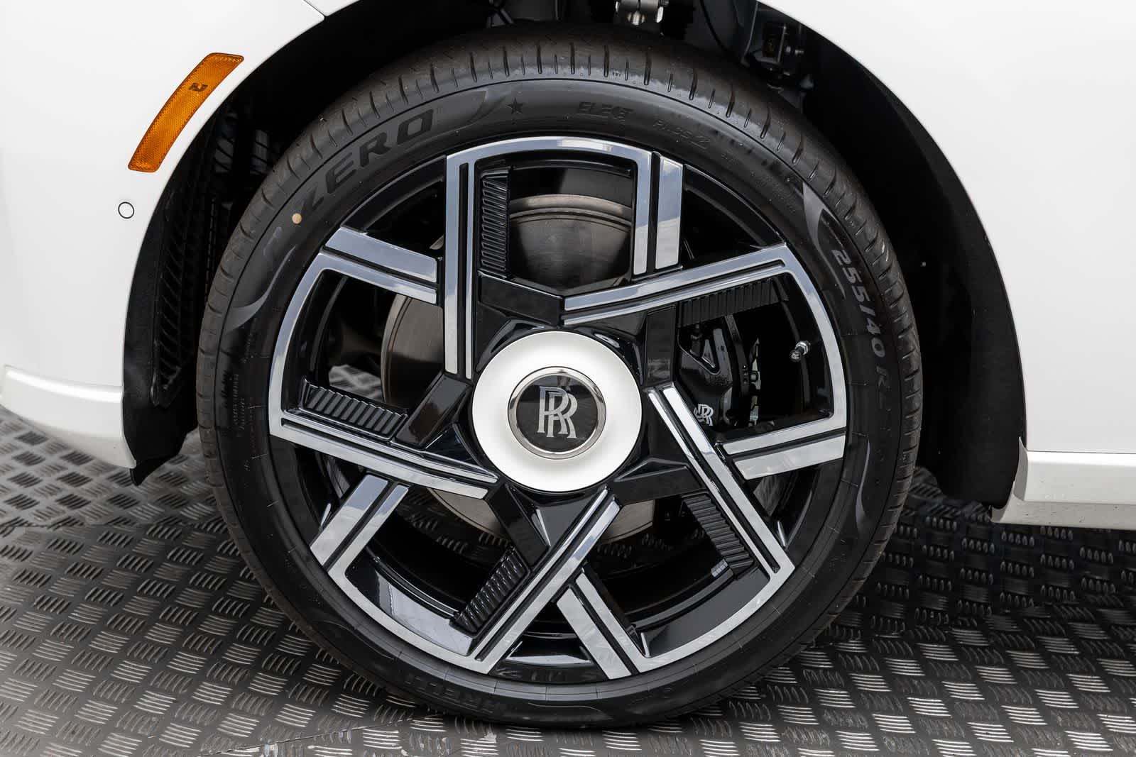 Rolls-Royce Cullinan Black Badge 2027