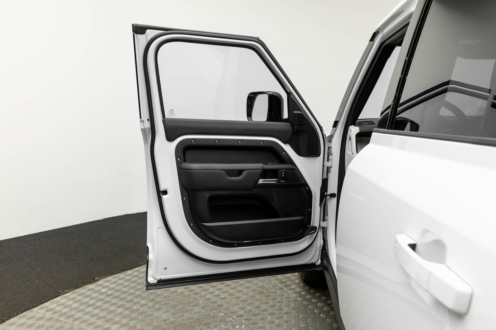 Land Rover Defender S 2025