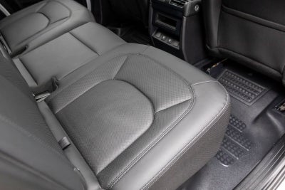 Land Rover Defender S 2025