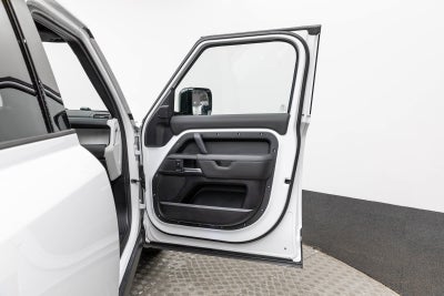 Land Rover Defender S 2025