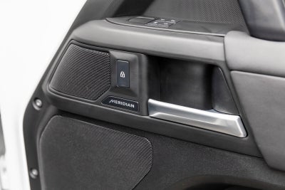 Land Rover Defender S 2025