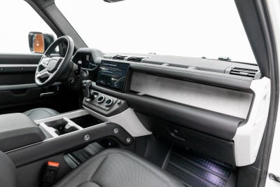 Land Rover Defender S 2025