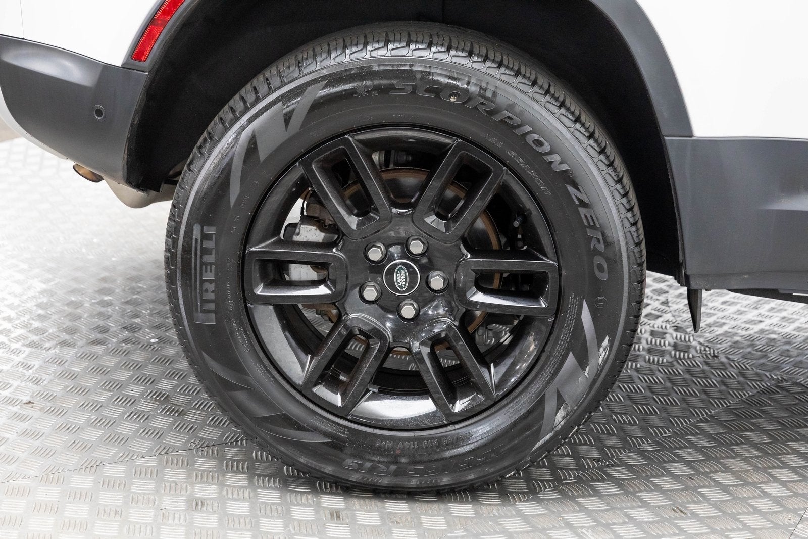 Land Rover Defender S 2025