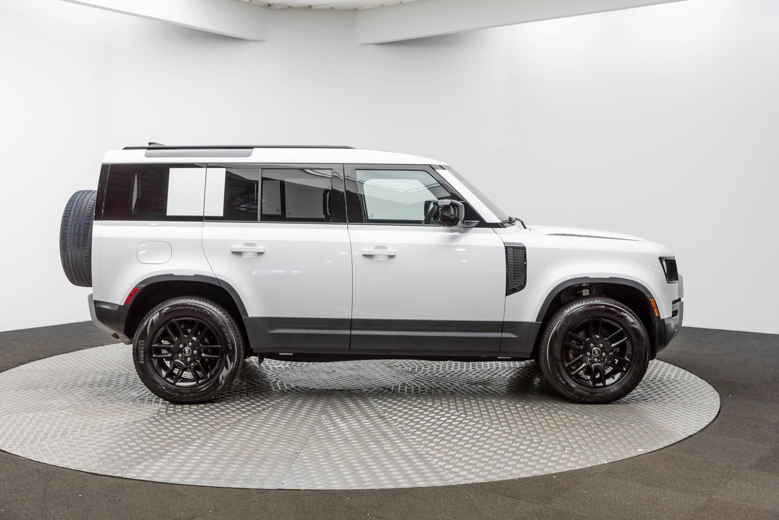 Land Rover Defender S 2025