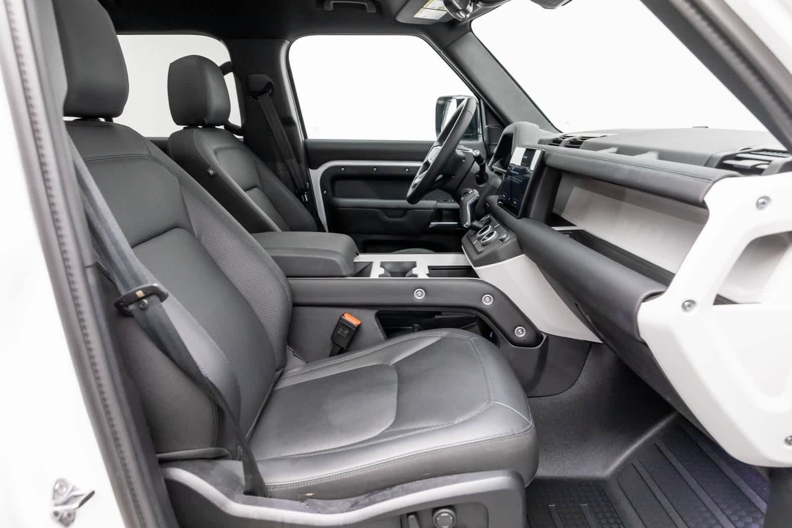 Land Rover Defender S 2025