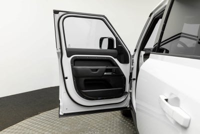 Land Rover Defender S 2025