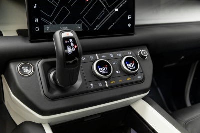 Land Rover Defender S 2025