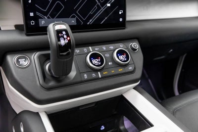 Land Rover Defender S 2025