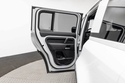 Land Rover Defender S 2025