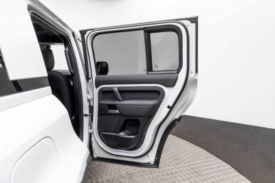 Land Rover Defender S 2025