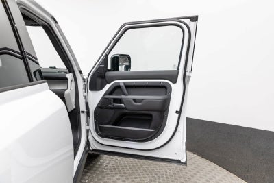 Land Rover Defender S 2025