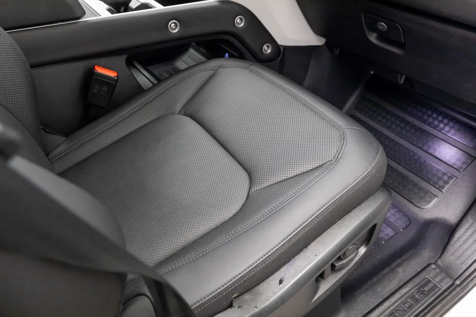 Land Rover Defender S 2025