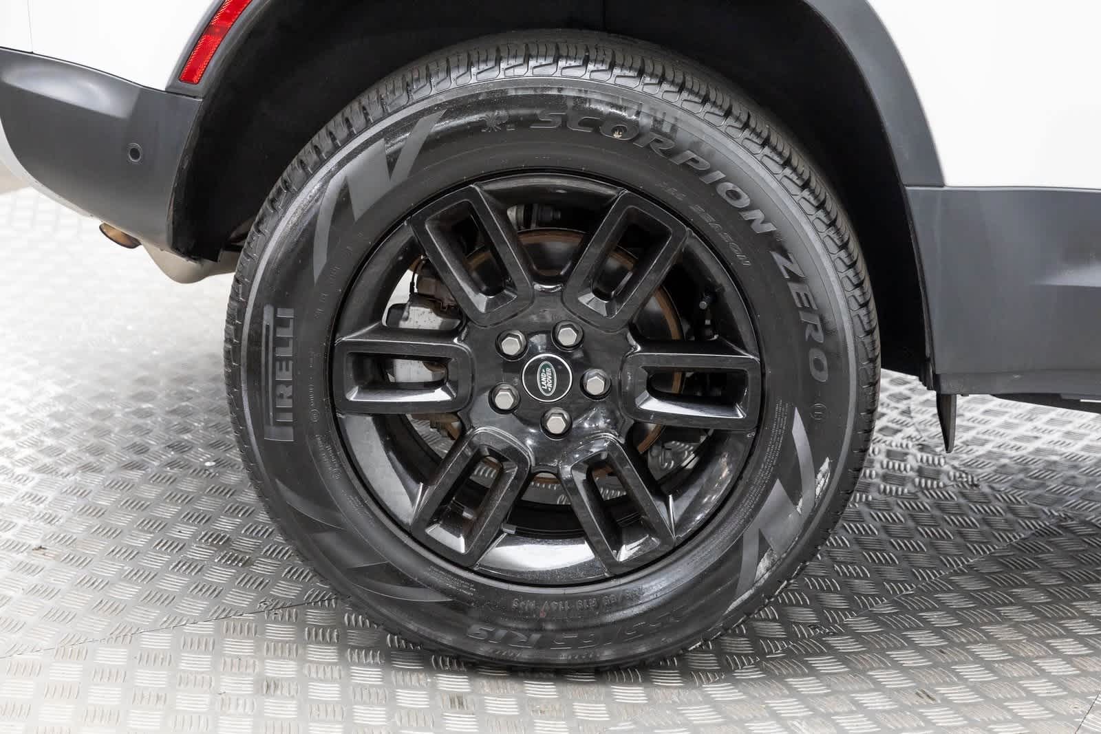 Land Rover Defender S 2025