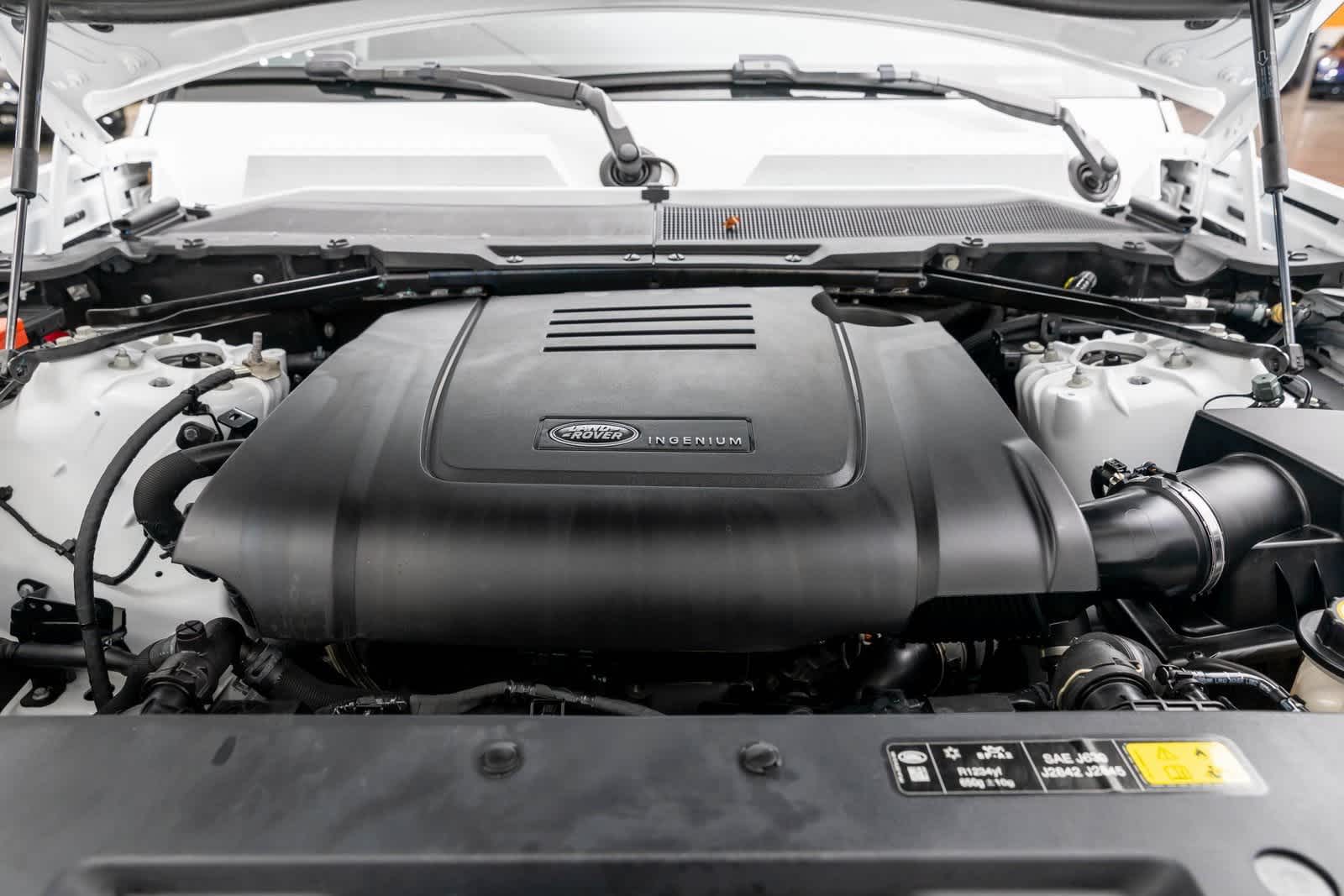 Land Rover Defender S 2025