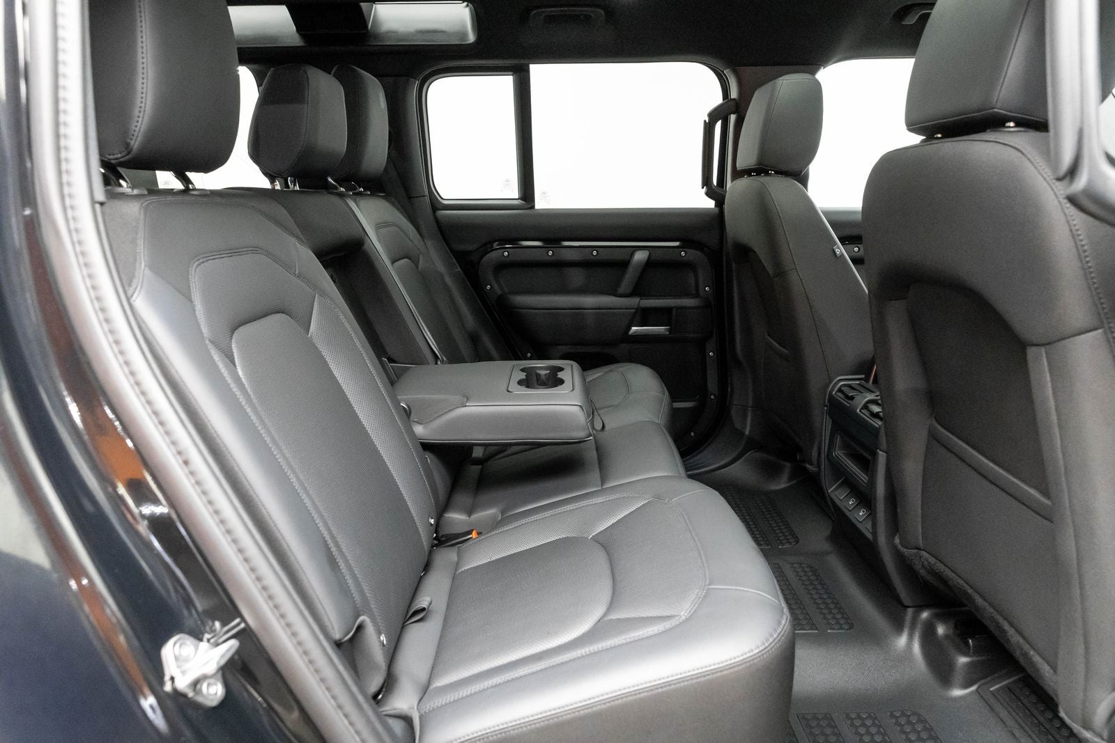 Land Rover Defender S 2025