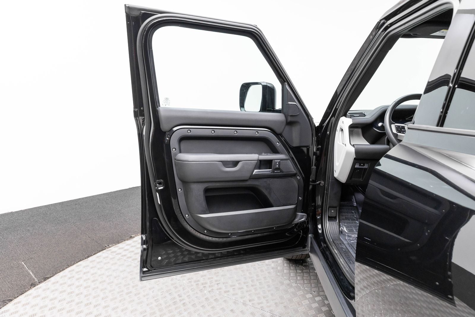 Land Rover Defender S 2025