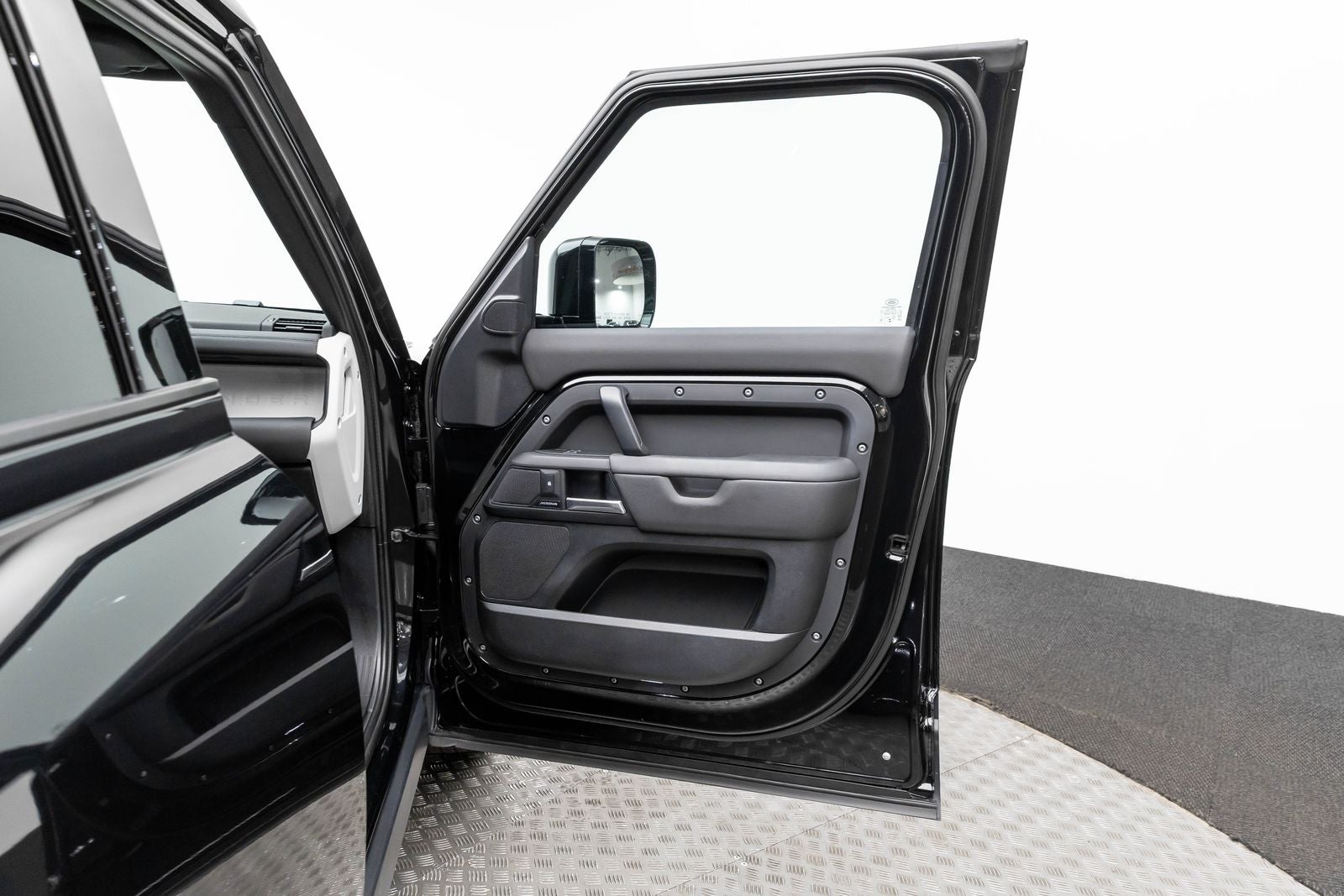 Land Rover Defender S 2025