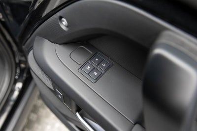 Land Rover Defender S 2025