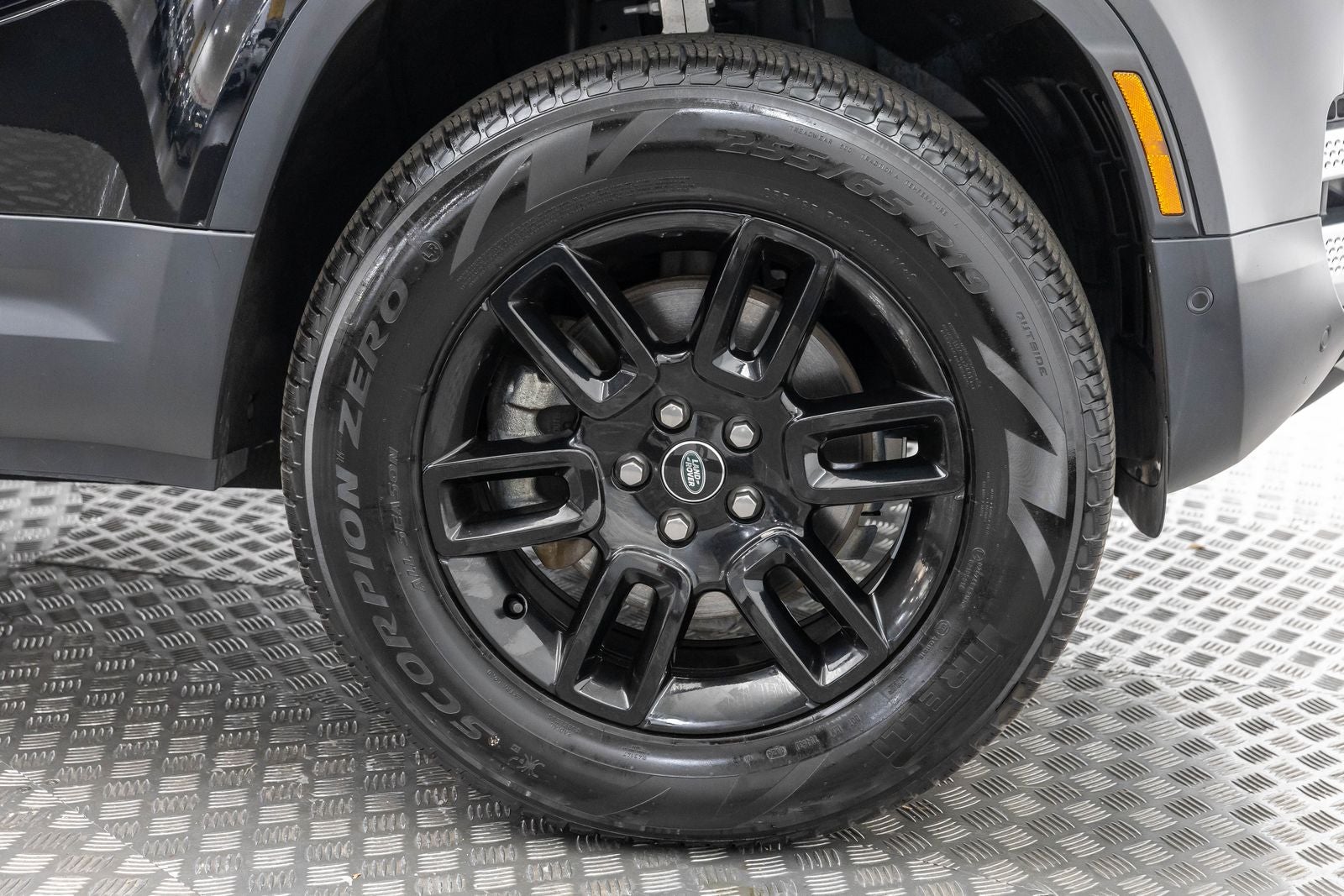 Land Rover Defender S 2025