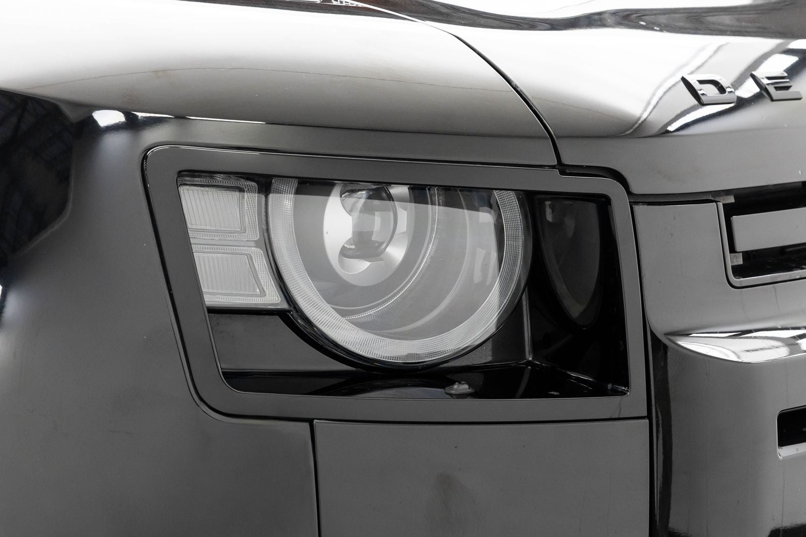 Land Rover Defender S 2025