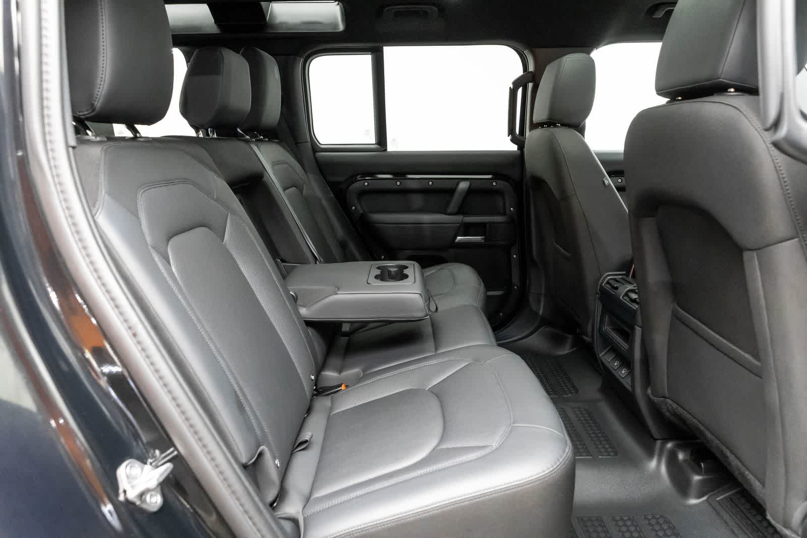 Land Rover Defender S 2025