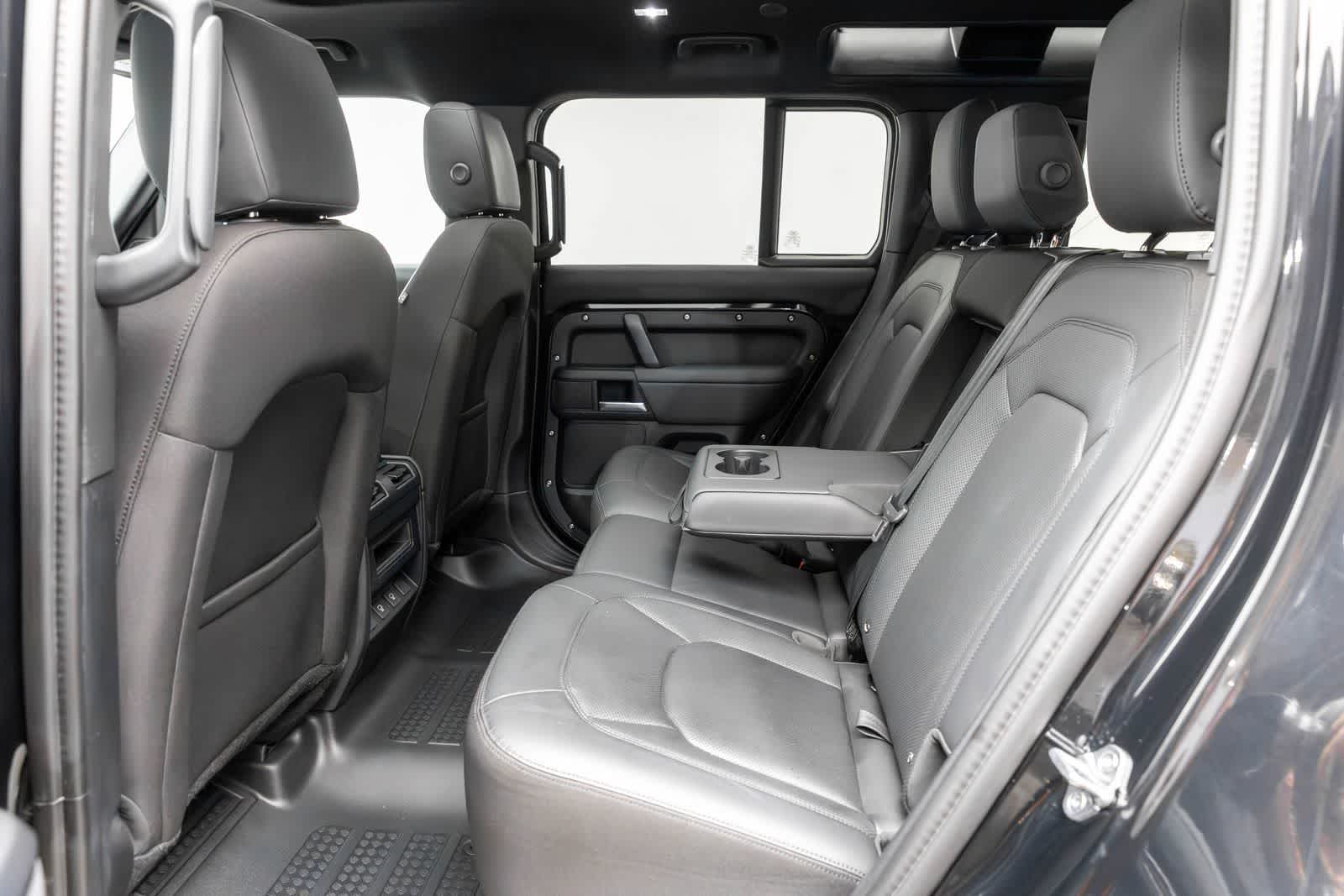 Land Rover Defender S 2025