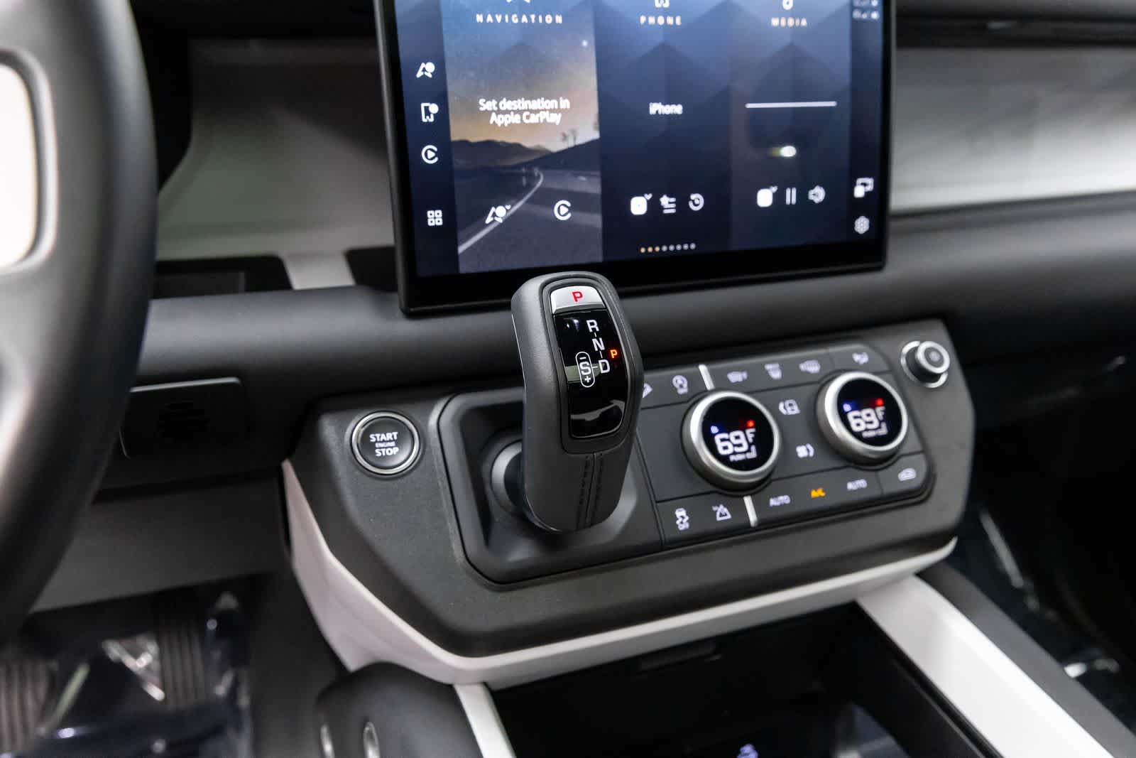 Land Rover Defender S 2025