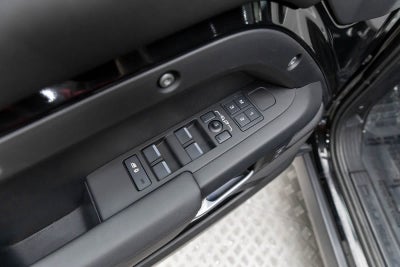 Land Rover Defender S 2025