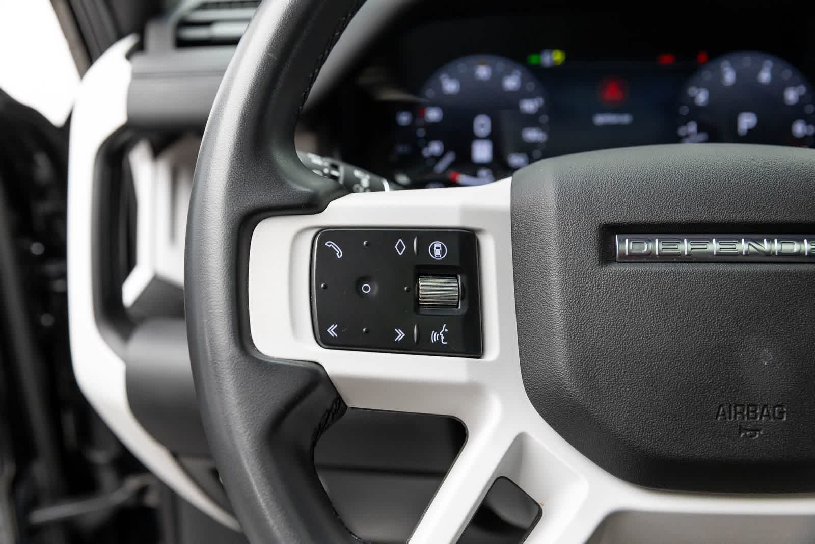 Land Rover Defender S 2025