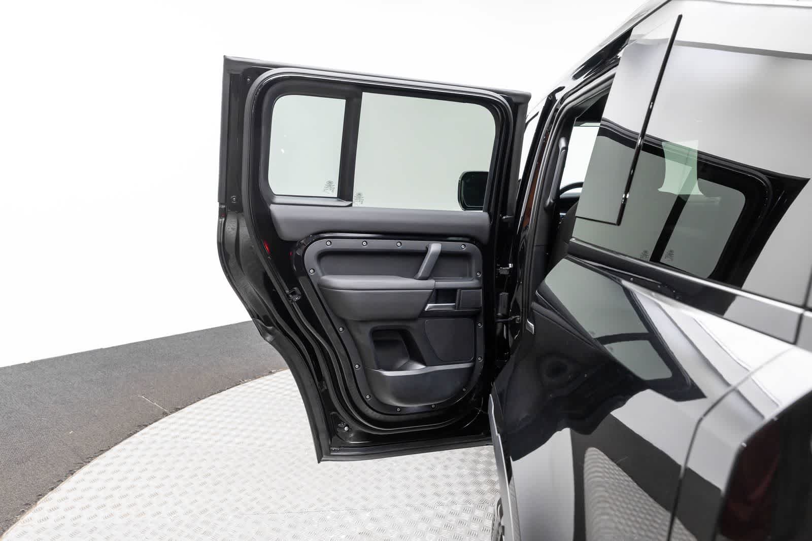 Land Rover Defender S 2025