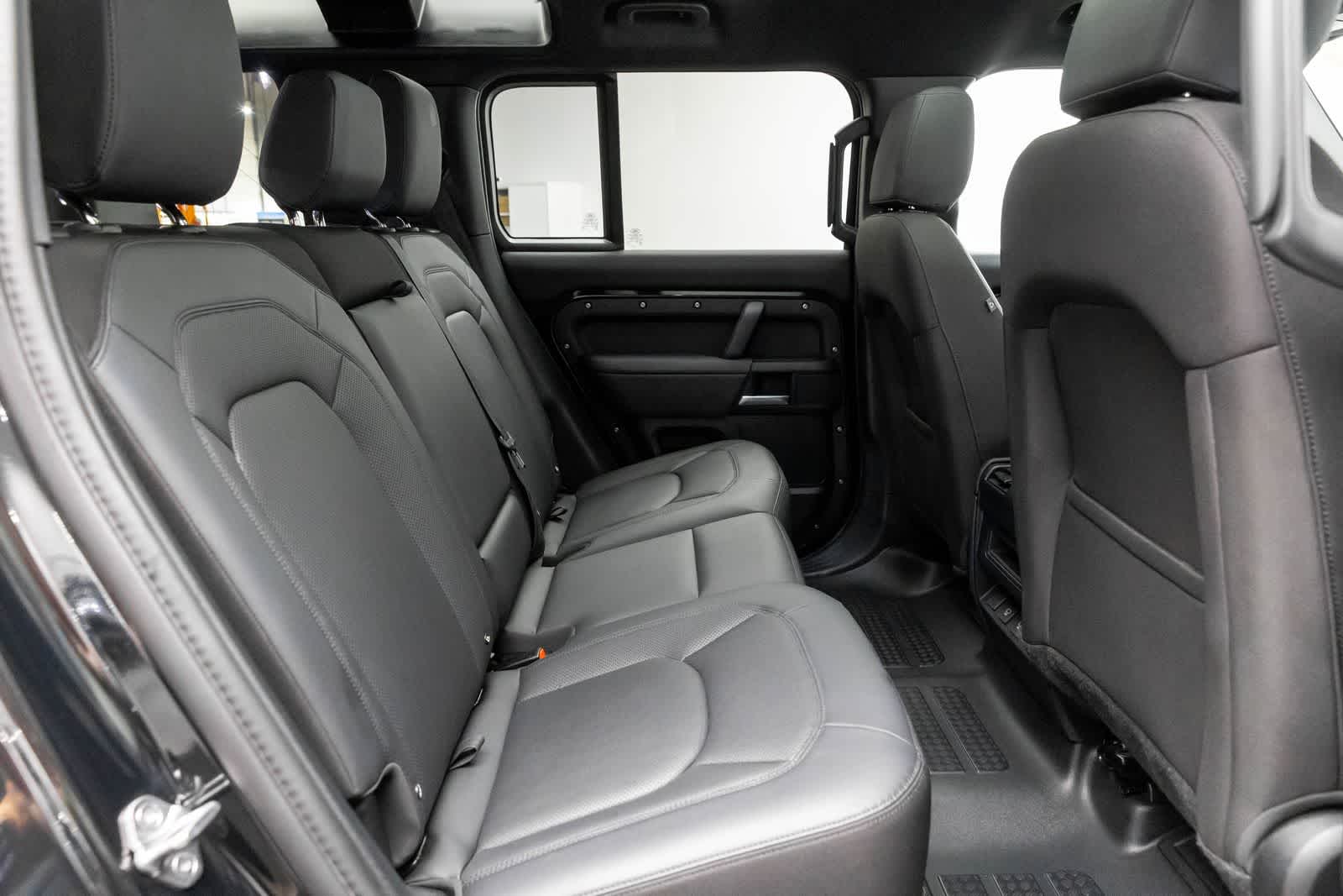 Land Rover Defender S 2025