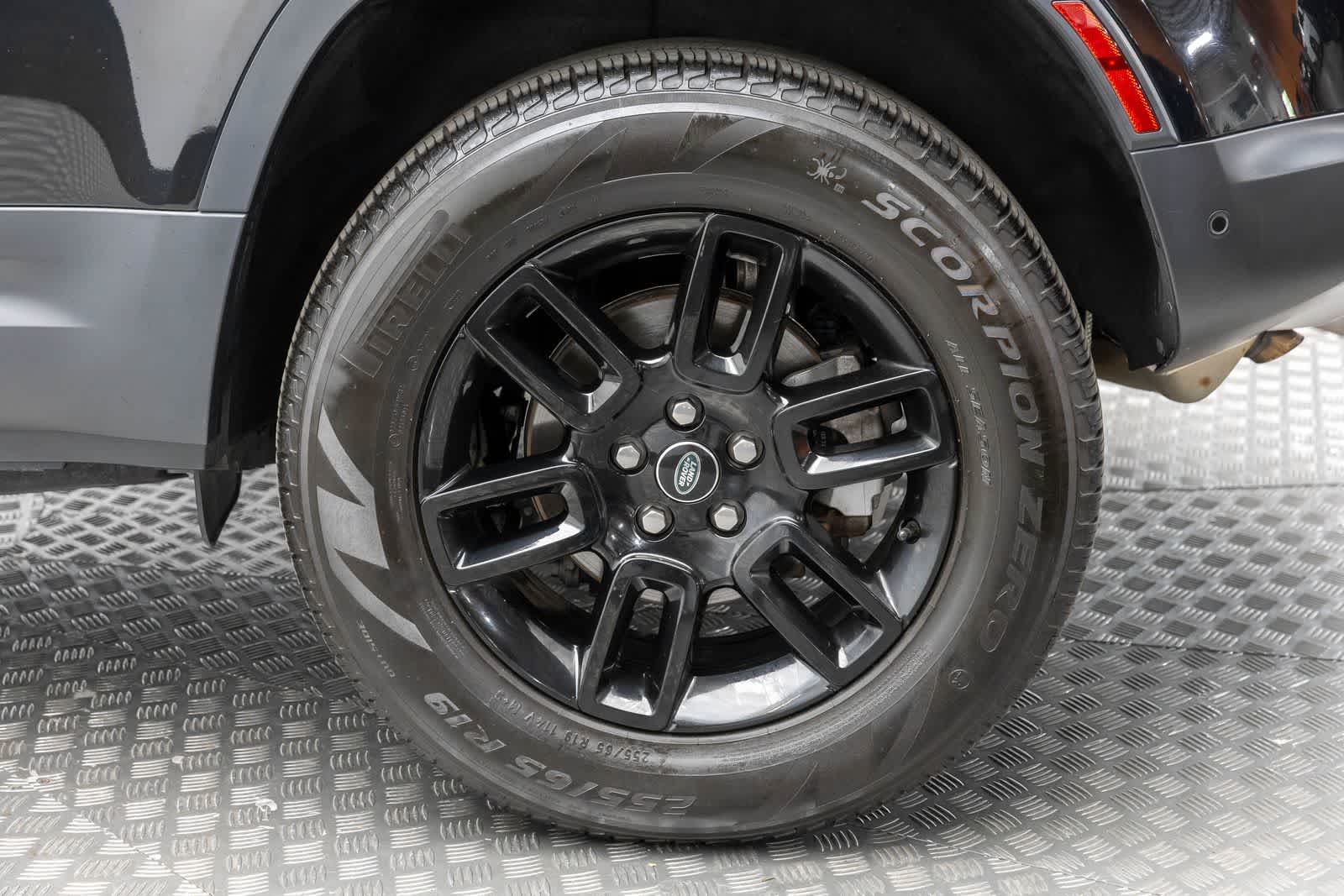 Land Rover Defender S 2025