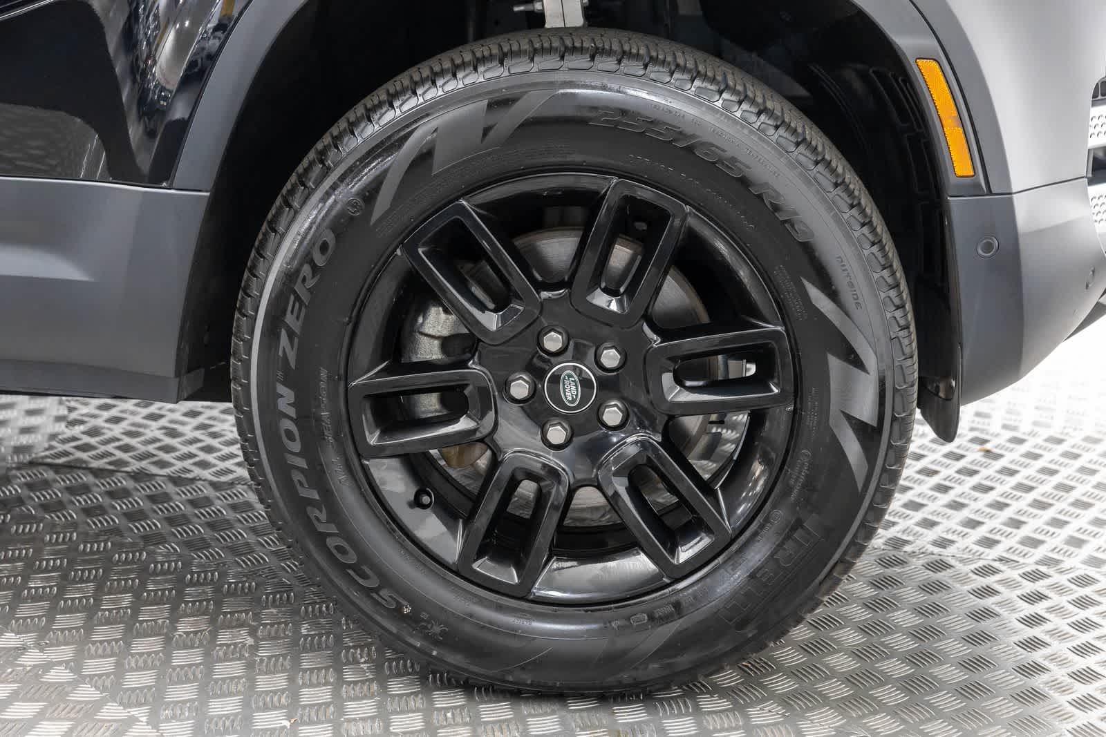 Land Rover Defender S 2025