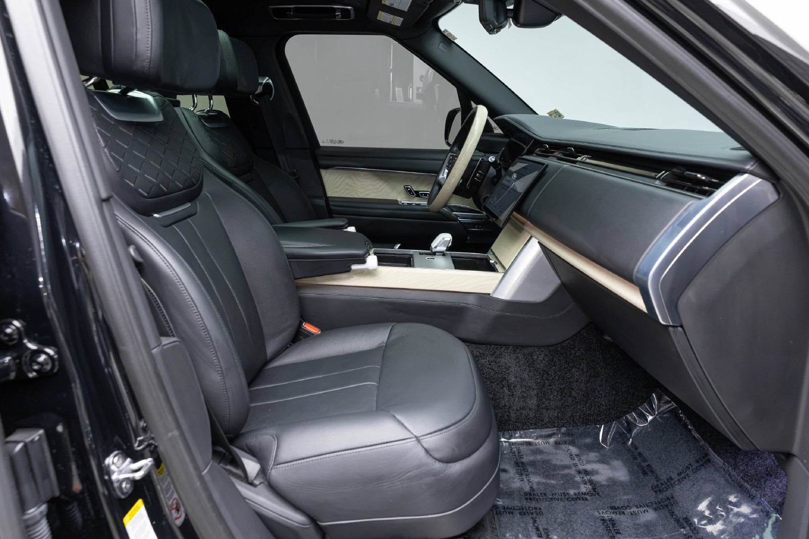 Land Rover Range Rover SV 2025