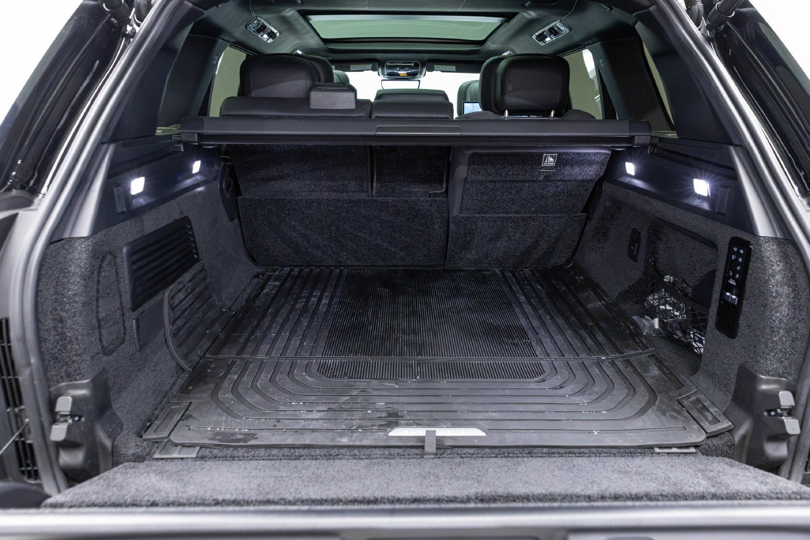 Land Rover Range Rover SV 2025