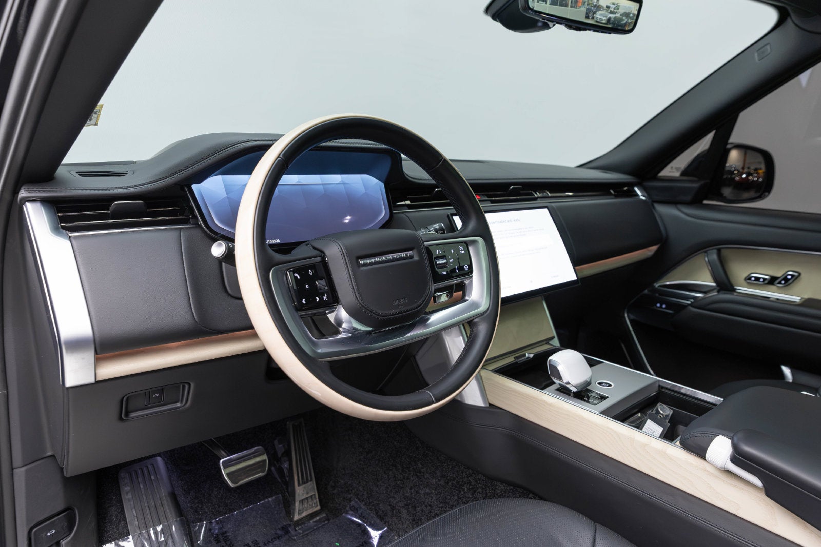 Land Rover Range Rover SV 2025