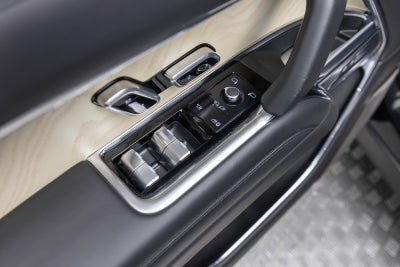 Land Rover Range Rover SV 2025