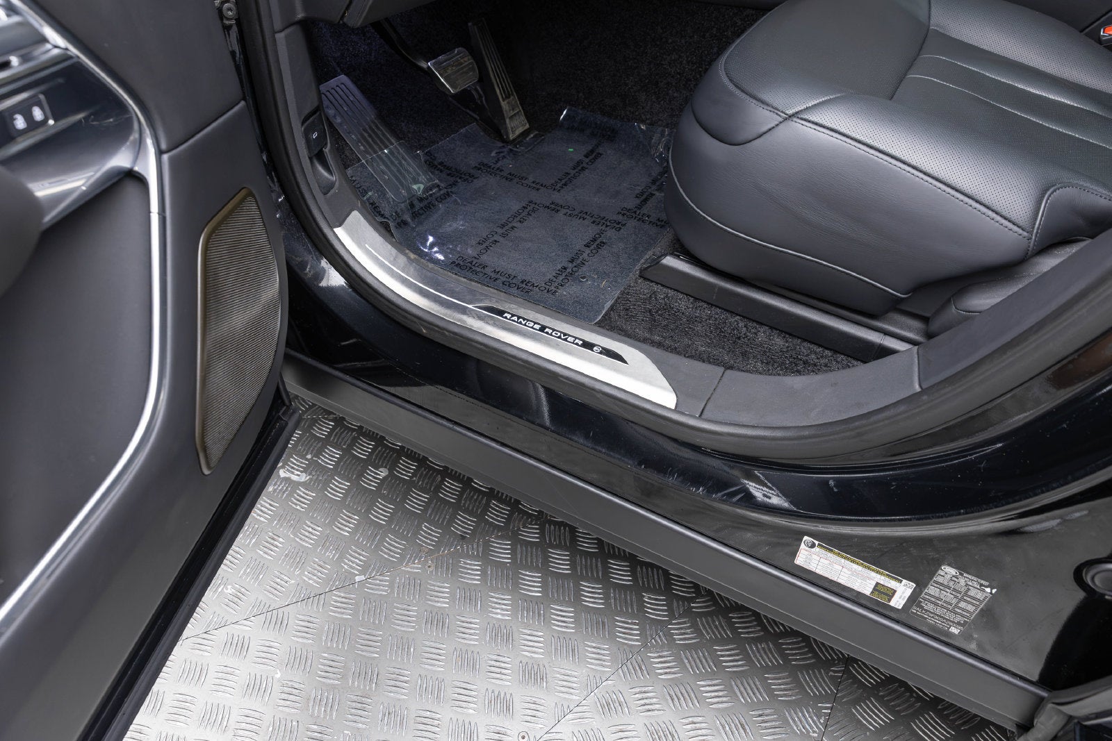 Land Rover Range Rover SV 2025