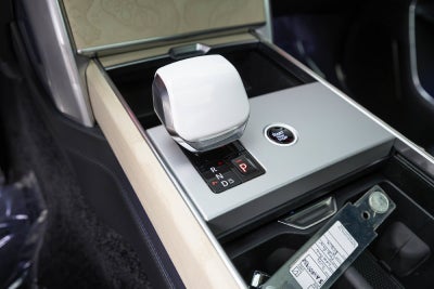 Land Rover Range Rover SV 2025