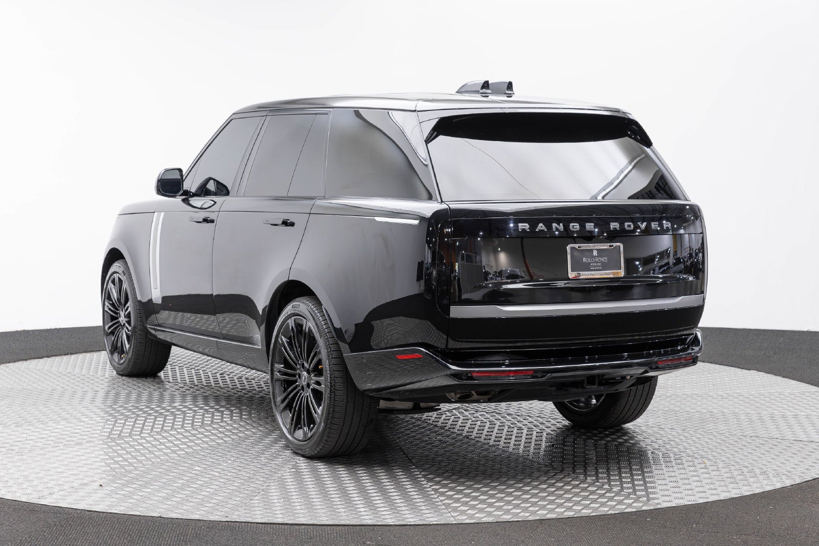 Land Rover Range Rover SV 2025