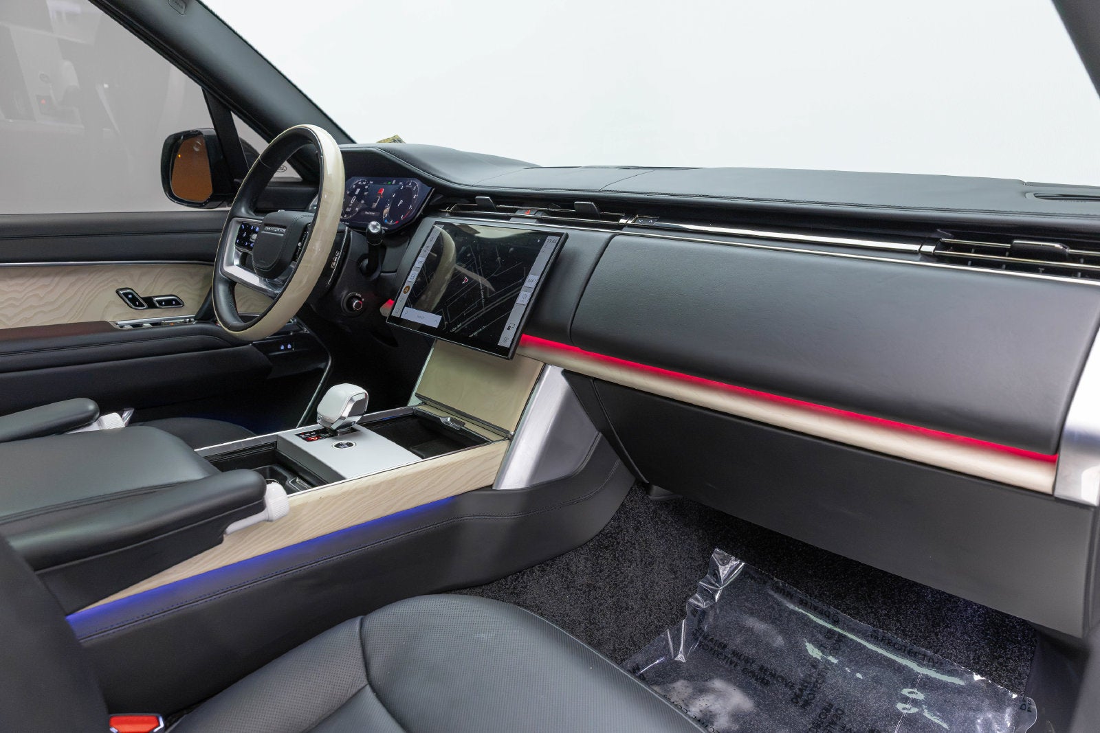 Land Rover Range Rover SV 2025