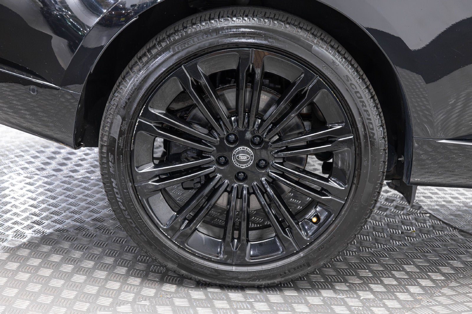 Land Rover Range Rover SV 2025