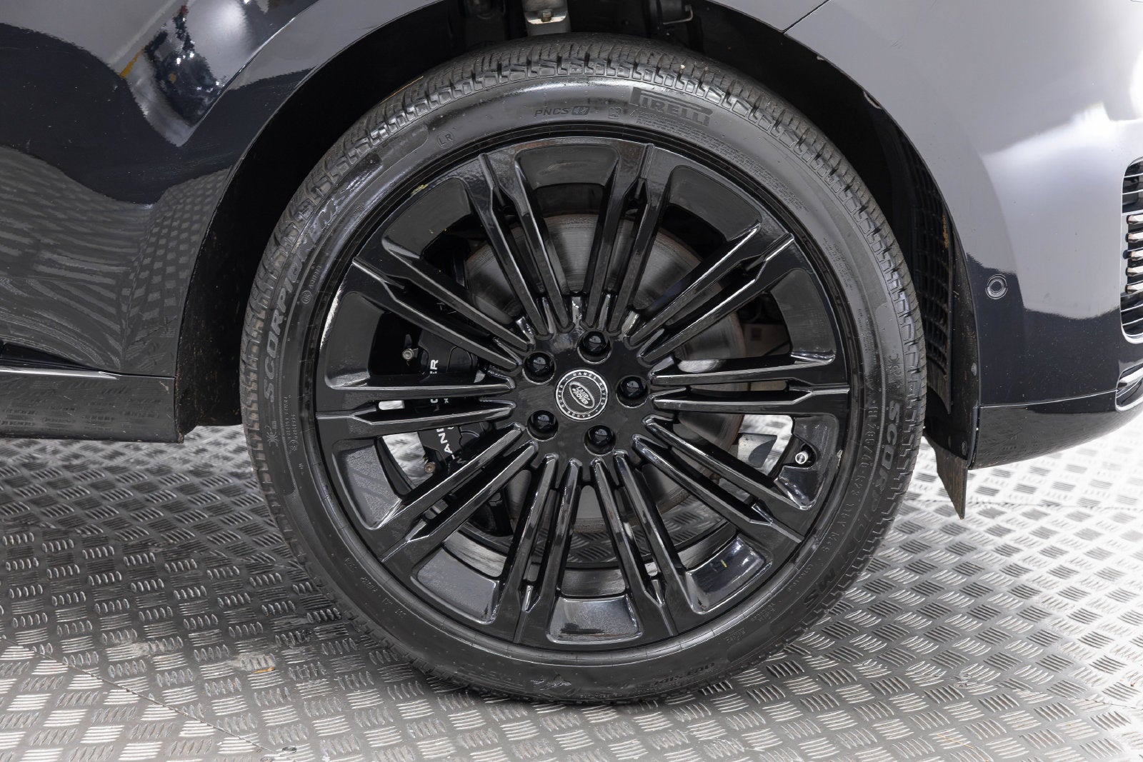Land Rover Range Rover SV 2025