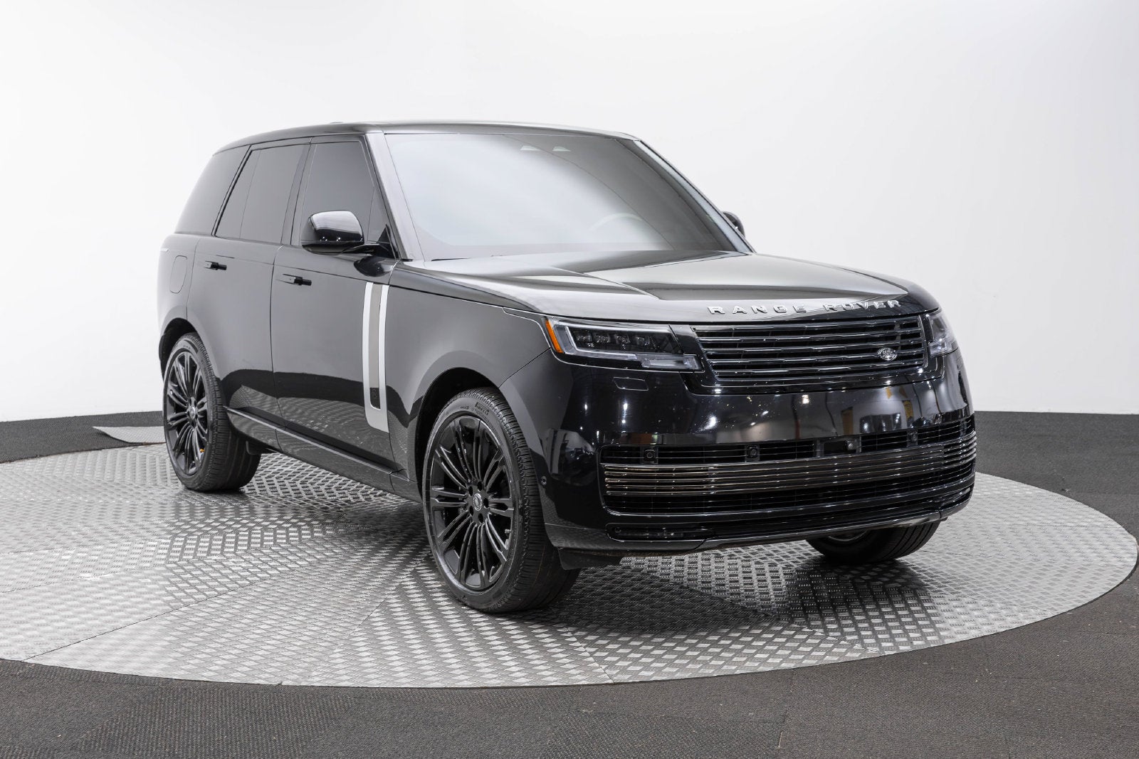 Land Rover Range Rover SV 2025