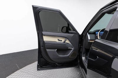 Land Rover Range Rover SV 2025