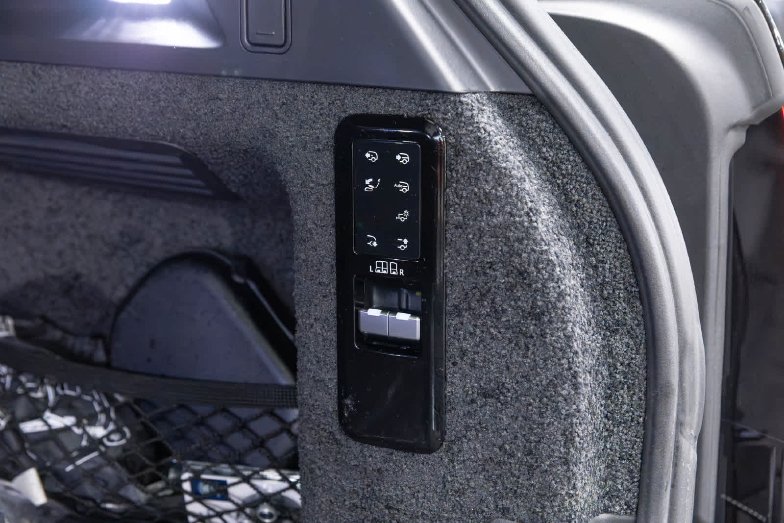 Land Rover Range Rover SV 2025