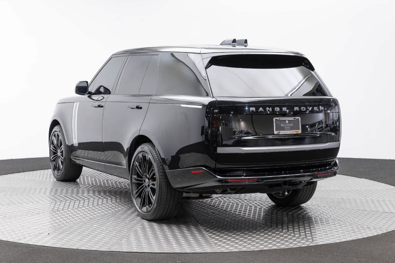 Land Rover Range Rover SV 2025