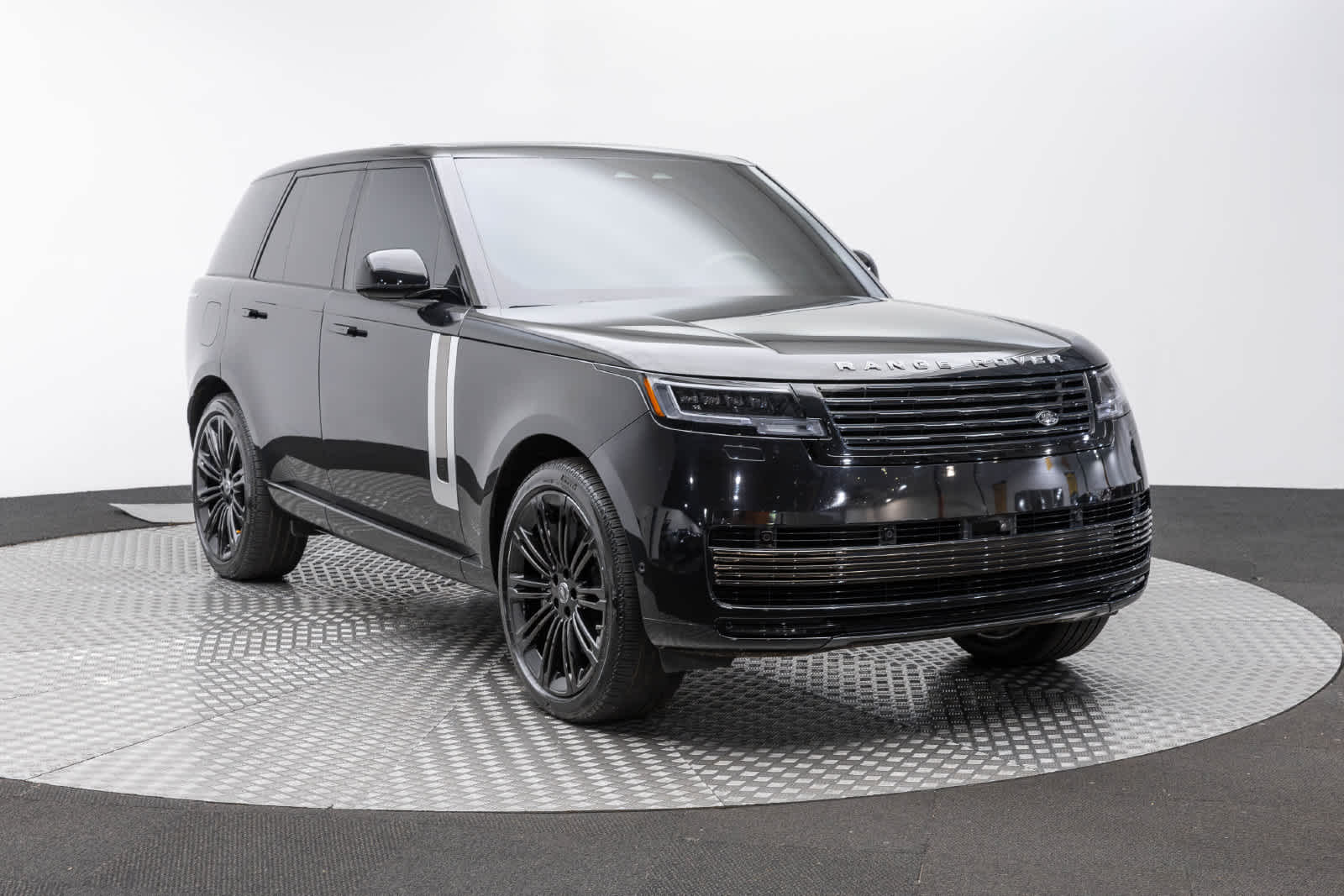 Land Rover Range Rover SV 2025