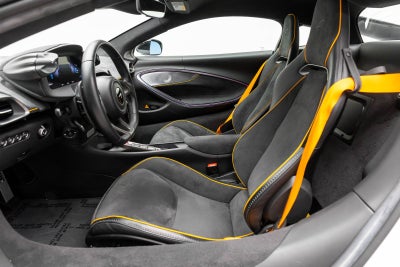 McLaren Artura Coupé 2023