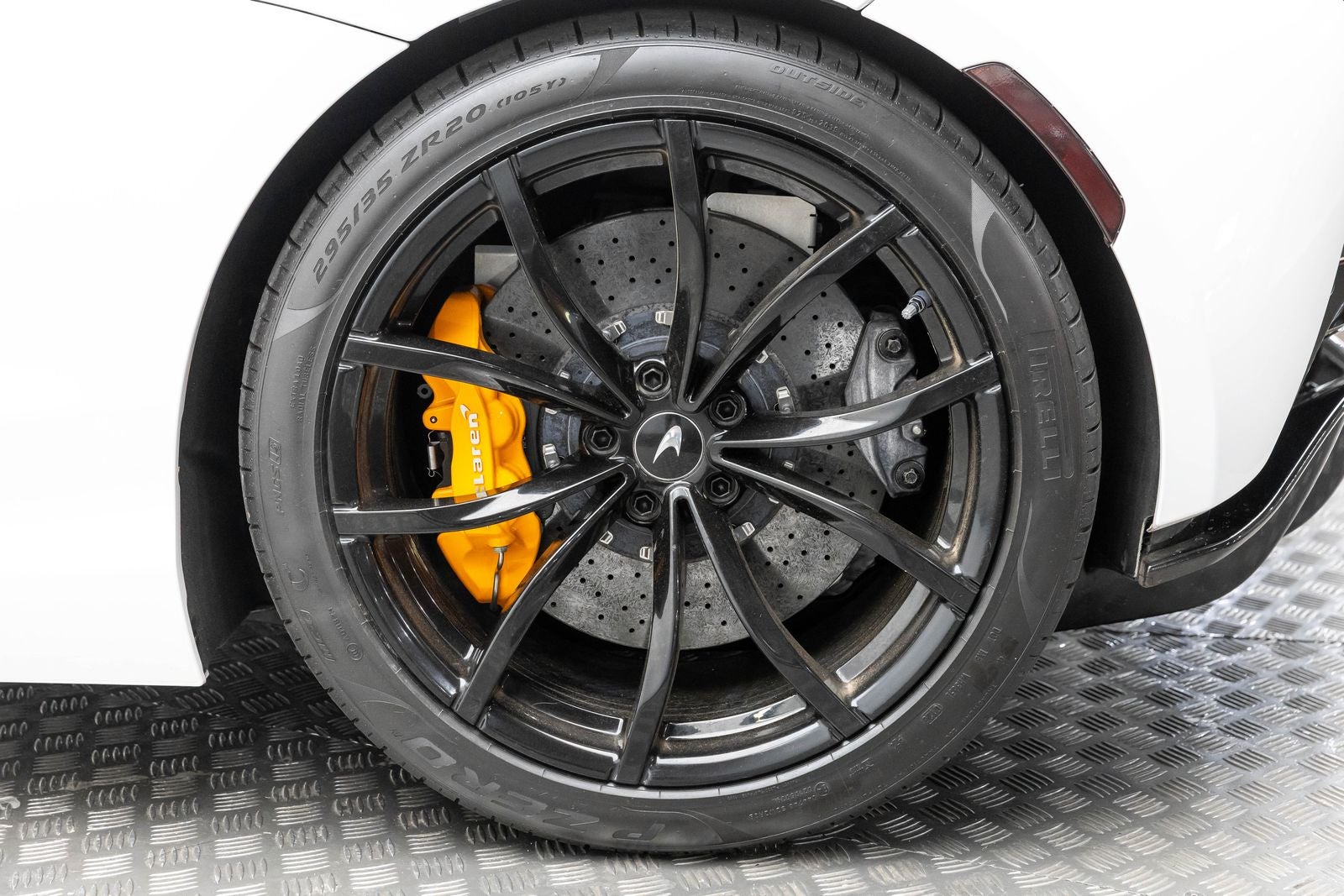 McLaren Artura Coupé 2023